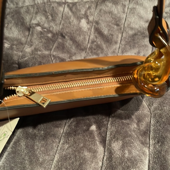 Contemporary baguette handbags - Picture 3 of 4